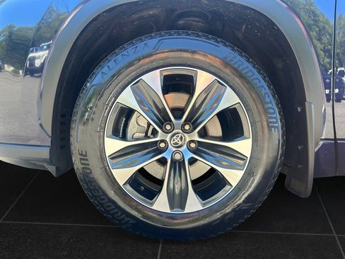 Used 2026 Toyota Highlander XLE w/ Protection Package #3 (TMS) AWD/4WD image 9