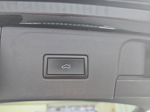 Used 2021 Volkswagen Atlas SE image 14