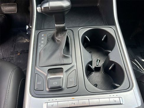 Used 2025 Kia Carnival FWD image 17