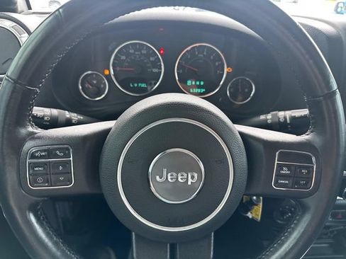 Used 2016 Jeep Wrangler Unlimited Rubicon w/ Connectivity Group AWD/4WD image 18