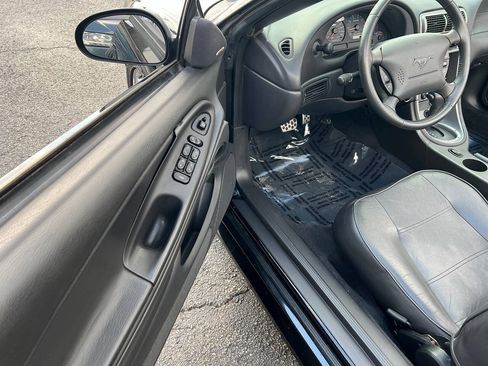 Used 2004 Ford Mustang Convertible RWD image 16