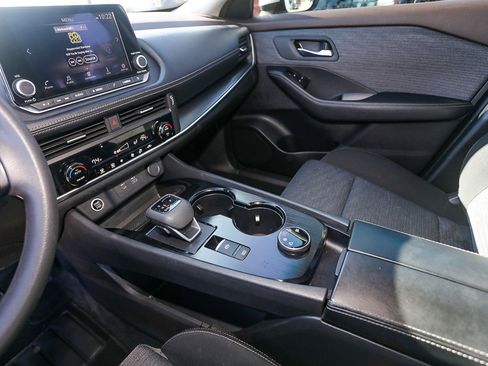 Used 2023 Nissan Rogue SV image 18