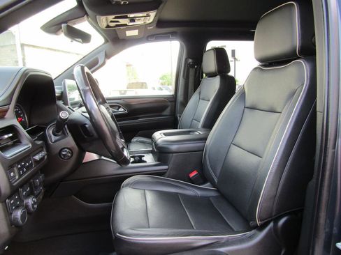 Used 2021 Chevrolet Suburban Premier w/ Premium Package AWD/4WD image 9