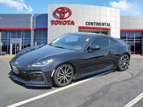 Used 2025 Toyota GR86 w/ ALL Weather Mat Package (TMS) RWD image 3