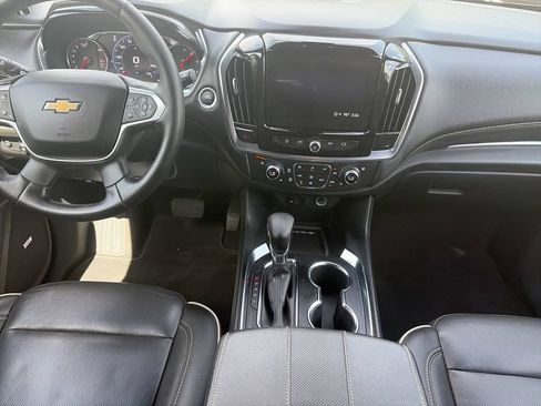 Used 2023 Chevrolet Traverse Premier FWD image 11