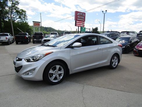 Used 2013 Hyundai Elantra FWD image 1