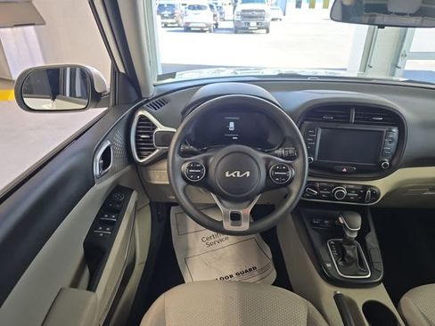 Certified 2025 Kia Soul LX image 12