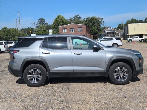 Used 2025 Chevrolet Equinox LT FWD image 8