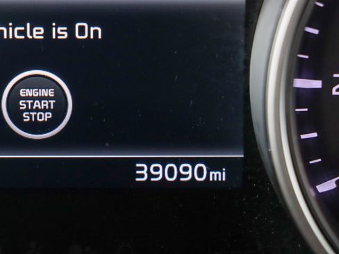 Used 2024 Kia Carnival LX image 16