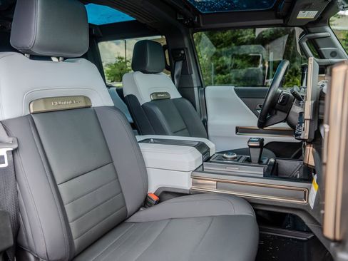 Used 2025 GMC Hummer EV 3X w/ LPO, Cargo Utility Package AWD/4WD image 22