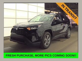 Used 2022 Toyota RAV4 LE video 1