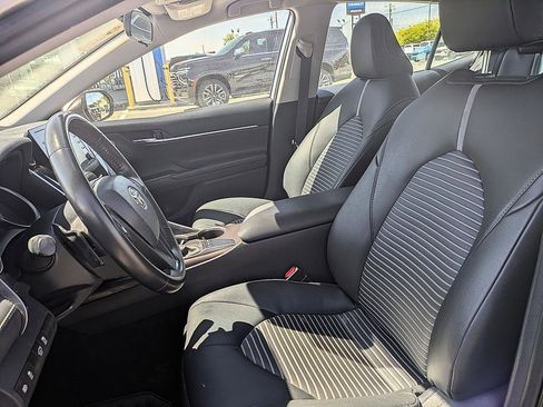 Used 2024 Toyota Camry SE image 11