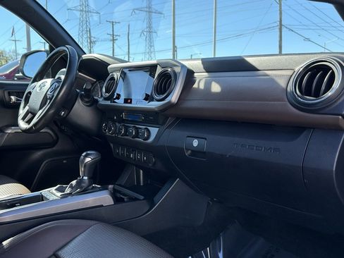 Used 2019 Toyota Tacoma Limited image 20