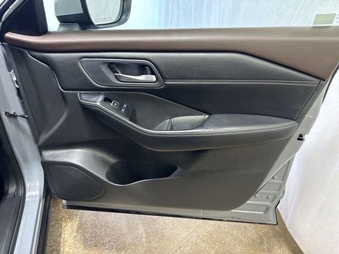 Used 2023 Nissan Rogue SL w/ SL Premium Package image 27