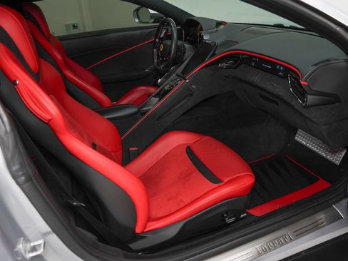 Used 2021 Ferrari Roma image 2