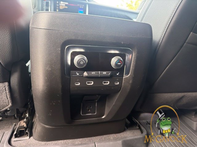 Used 2023 GMC Yukon Denali w/ Advanced Technology Package AWD/4WD image 28