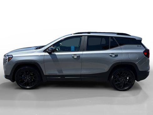 Used 2023 GMC Terrain SLE w/ Driver Convenience Package FWD image 2