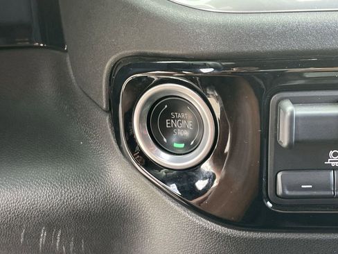 Used 2024 GMC Sierra 2500 SLT image 17