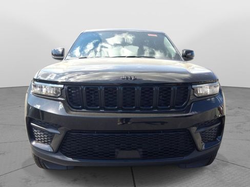 New 2025 Jeep Grand Cherokee Altitude image 10