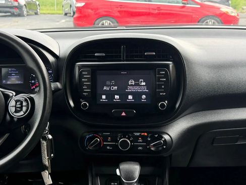 Used 2020 Kia Soul LX FWD image 36