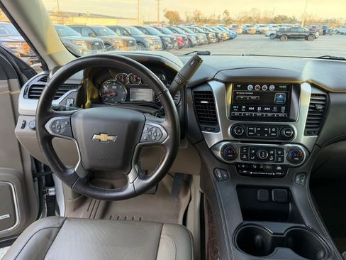 Used 2020 Chevrolet Suburban LT image 16