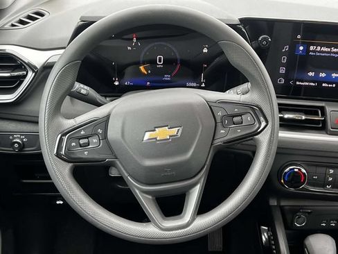 Used 2025 Chevrolet TrailBlazer LS FWD image 14