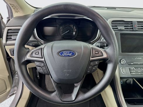 Used 2019 Ford Fusion SE image 11