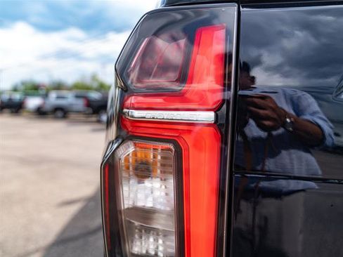 Used 2024 Chevrolet Suburban High Country w/ Advanced Technology Package image 56