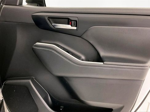 Used 2022 Toyota Highlander XSE image 23