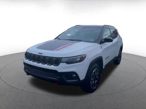 Used 2025 Jeep Compass Trailhawk image 7