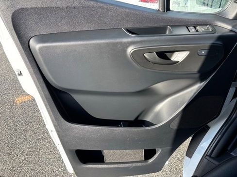 Used 2025 Mercedes-Benz Sprinter 2500 image 11