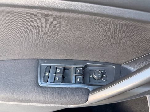 Used 2021 Volkswagen Tiguan S FWD image 40