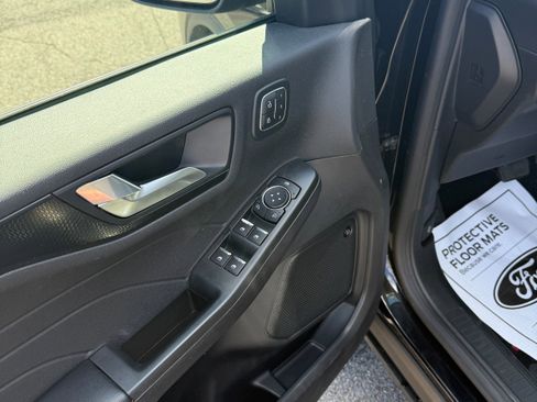 Used 2022 Ford Escape SEL w/ SEL Stealth AWD Package image 9