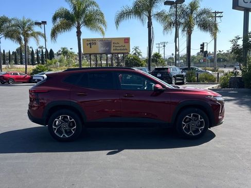 Used 2025 Chevrolet Trax LT w/ LT Convenience Package FWD image 5