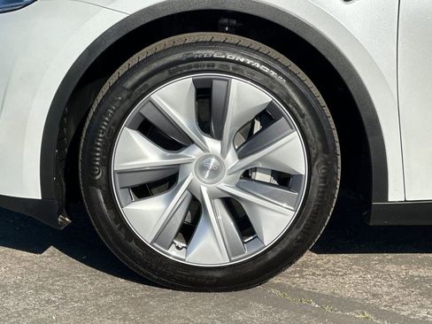 Used 2023 Tesla Model Y Long Range AWD/4WD image 24