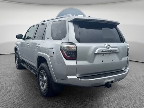 Used 2018 Toyota 4Runner SR5 AWD/4WD image 6