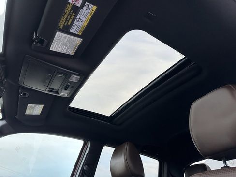 Used 2019 Toyota Tacoma Limited image 23