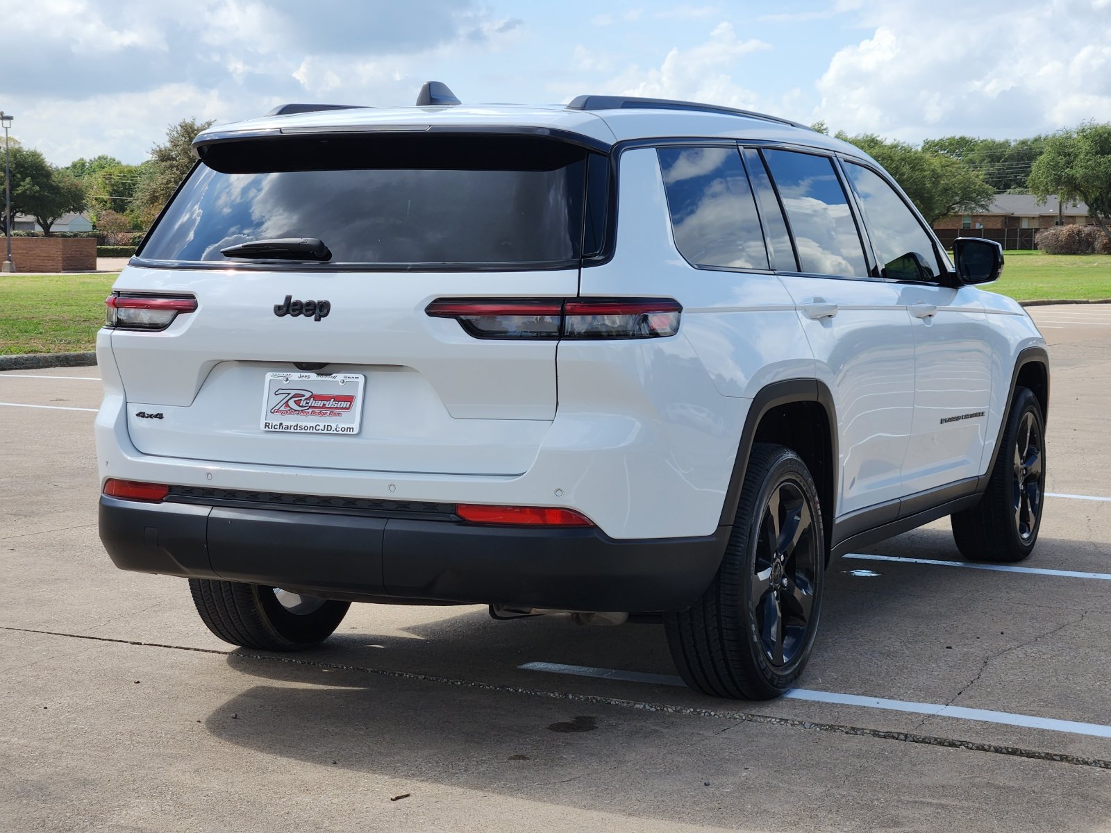 Used 2024 Jeep Grand Cherokee L Altitude AWD/4WD image 6