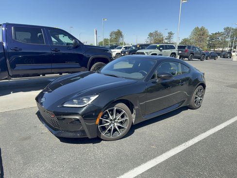 Used 2025 Toyota GR86 w/ ALL Weather Mat Package (TMS) RWD image 33