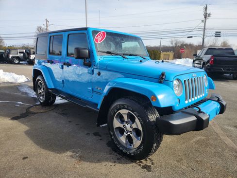 Used 2017 Jeep Wrangler Unlimited Sahara w/ Connectivity Group image 20