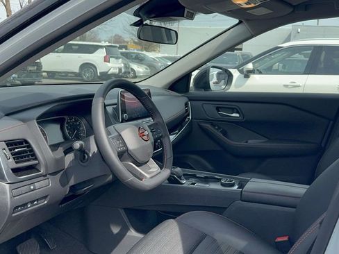 Used 2025 Nissan Rogue SV AWD/4WD image 22
