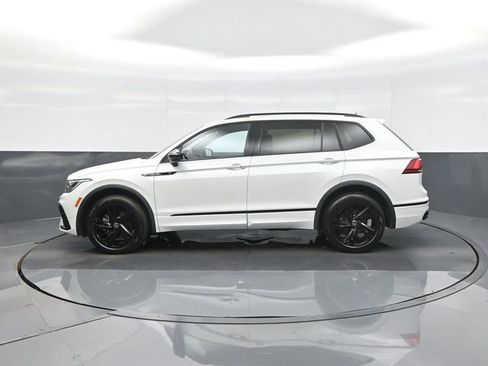 Used 2023 Volkswagen Tiguan SE R-Line image 4