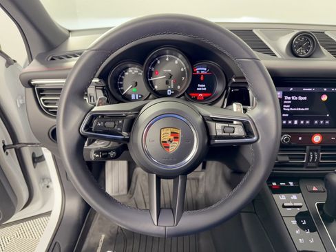 Certified 2026 Porsche Macan AWD/4WD image 10