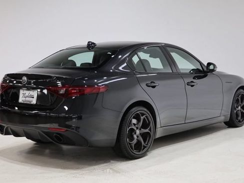 Used 2023 Alfa Romeo Giulia Estrema AWD/4WD image 7