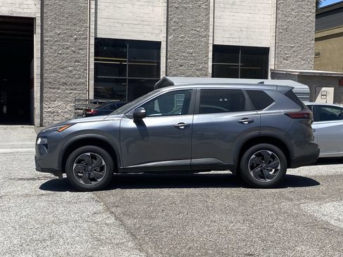 Certified 2024 Nissan Rogue SV FWD image 3