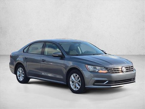 Used 2018 Volkswagen Passat 2.0T S FWD image 3