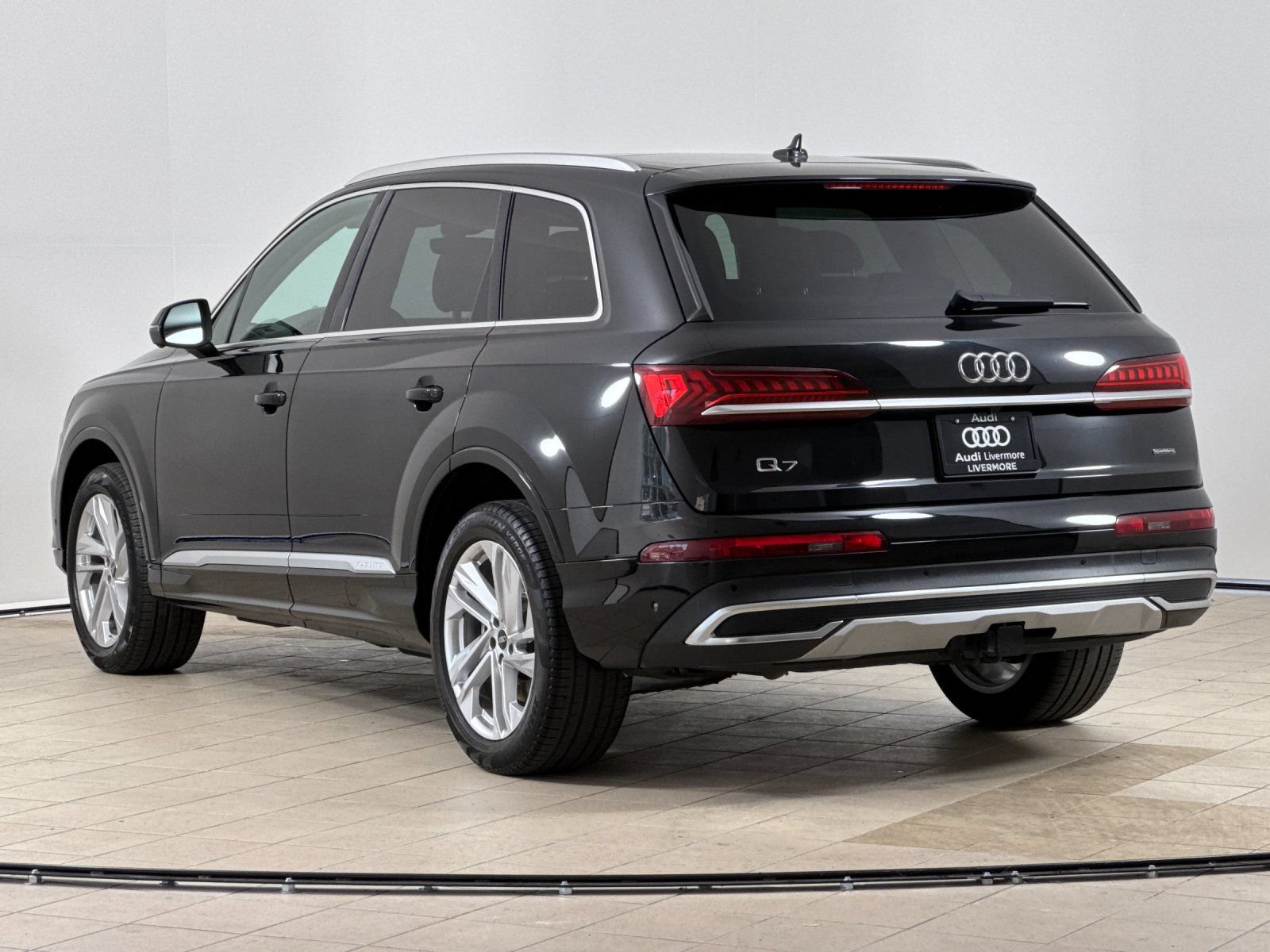 Used 2023 Audi Q7 2.0T Premium w/ Convenience Package AWD/4WD image 4