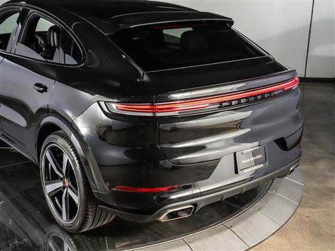 Certified 2026 Porsche Cayenne Coupe AWD/4WD image 32