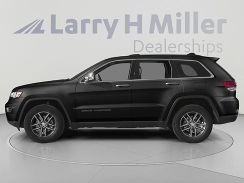 Used 2017 Jeep Grand Cherokee Limited w/ Luxury Group II AWD/4WD image 3