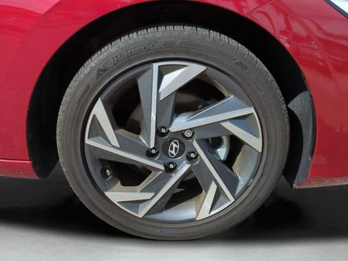 Used 2025 Hyundai Elantra SEL FWD image 30